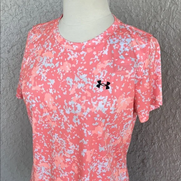 Under Armour Tee - NEW - Picture 2 of 5